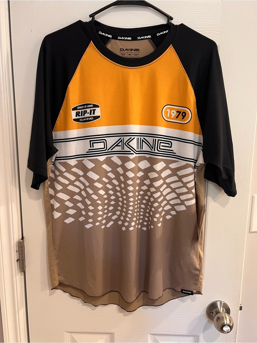 NWT Dakine Men’s Yellow Black Tan MTB Jersey Polygiene Sweat Wicking